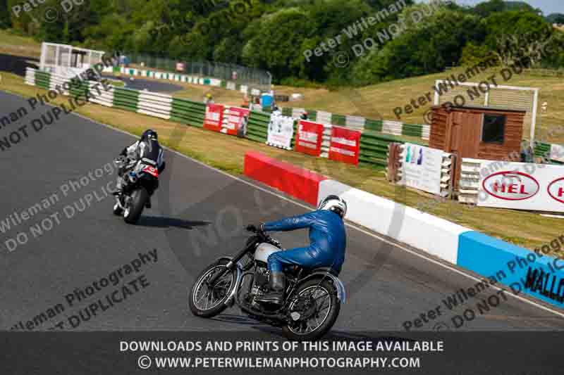 Vintage motorcycle club;eventdigitalimages;mallory park;mallory park trackday photographs;no limits trackdays;peter wileman photography;trackday digital images;trackday photos;vmcc festival 1000 bikes photographs